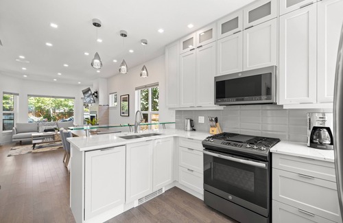 Inner Harbour House | Entire House in James Bay, Elevator, Free Parking