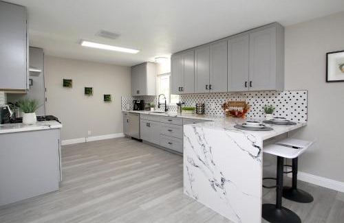 Raisin House | Entire House in Old Fig Garden