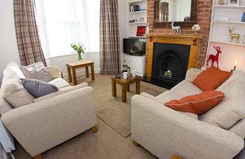 Exeter House | Entire House - Jutes House, Exeter - Sleeps 6