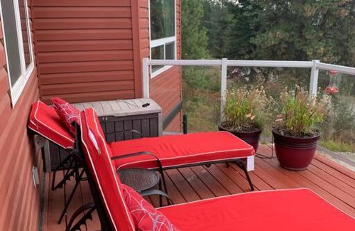 Westshore Estates House | Entire house ,Lake View Cottage ,sleeps 8