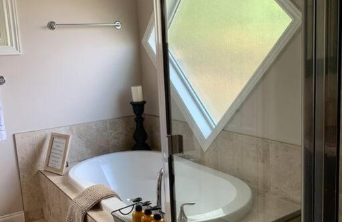 Westshore Estates House | Entire house ,Lake View Cottage ,sleeps 8