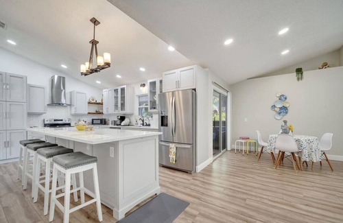Deltona Lakes House | Entire House - Lovely Vacation House with Hot Tub