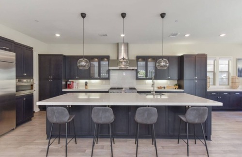 Irvine House | Entire House-Luxury 24hr Guard Gated Community 3B3.5B with Pools & EV Charging