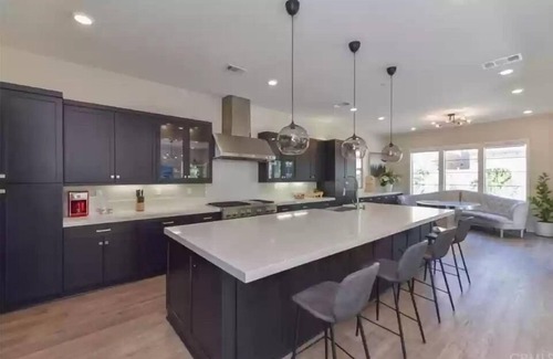 Irvine House | Entire House-Luxury 24hr Guard Gated Community 3B3.5B with Pools & EV Charging