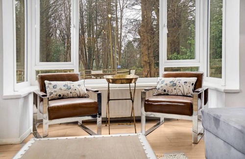 Bletchingley House | Entire House near Gatwick with free parking