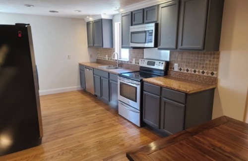 Fayetteville House | Entire House on 2nd Ave
