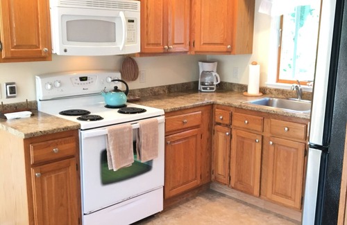 Mashpee House | Entire House on Peters Pond - Short walk to Private Beach