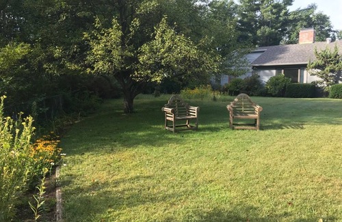 Peterborough House | Entire house on privately situated Lilac Hill abuts conservation land