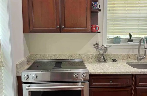 Arundel on the Bay House | Entire house on quiet street w/fenced yard—1 block from river, 3 from bay