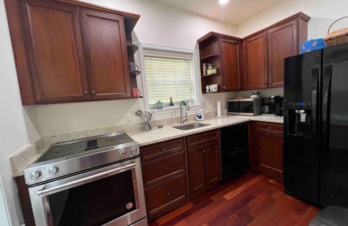 Arundel on the Bay House | Entire house on quiet street w/fenced yard—1 block from river, 3 from bay