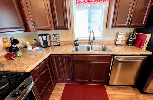 Enoch House | ★Entire House♥Pickle-ball★BBQ★WiFi/Arcade/Games★Basketball★Volleyball★Fire Pit