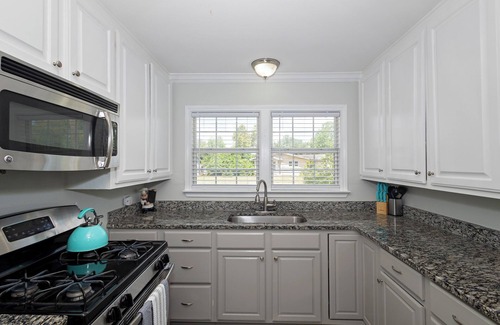 Central City House | Entire house +Pool+Hot Tube +1 car garage + EV Charger level 2-Tesla+ BBQ Grill
