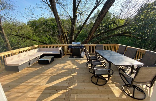 Athens House | Entire House, Remodeled, New Furniture, Near Downtown, Campus, & Mamas Boy!