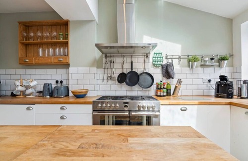 Wimbledon Park House | Entire House sleeps 8 with free parking