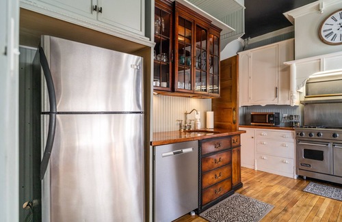 Lake City House | Entire house, sleeps 10, two blocks from the lake!