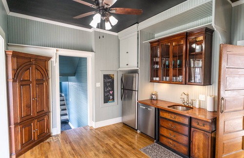 Lake City House | Entire house, sleeps 10, two blocks from the lake!