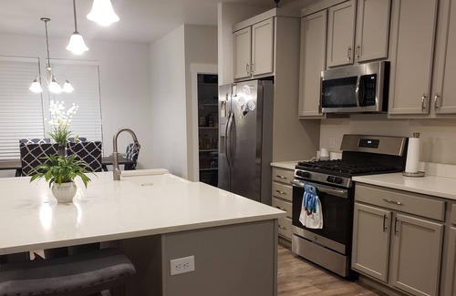 West Jordan House | Entire house Sleeps 14 3 full bathrooms Two kitchen Family oriented neighborhood