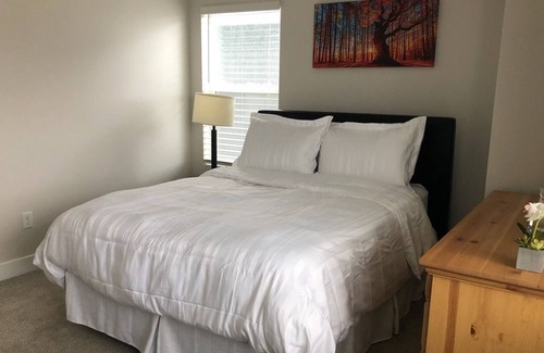 West Jordan House | Entire house Sleeps 14 3 full bathrooms Two kitchen Family oriented neighborhood