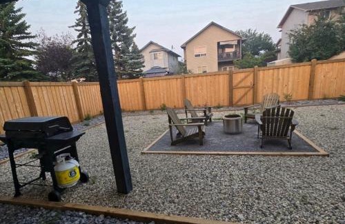 Grande Prairie House | entire house THE BLUE DOOR with garage access