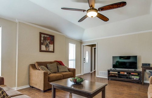 Northeast Carrollton House | Entire house. Updated and peaceful near Frisco, Plano, Dallas and The Colony.