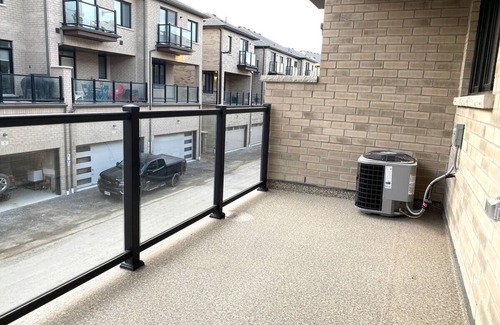 Whitby House | Entire House with 3 Bed 2.5 bath lots of Parking