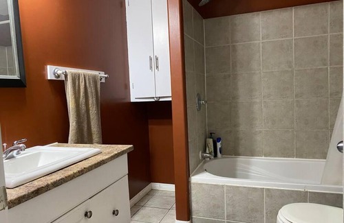 Taber House | entire house with a huge backyard (king size bed)