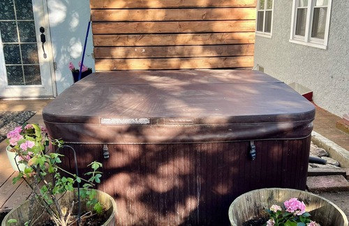 Southeast Yonkers House | Entire house with Hot Tub 25 Mins to Manhattan