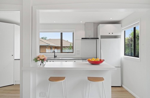 Christchurch Cottage | Entire House with Deck and Garden Overlooking Park