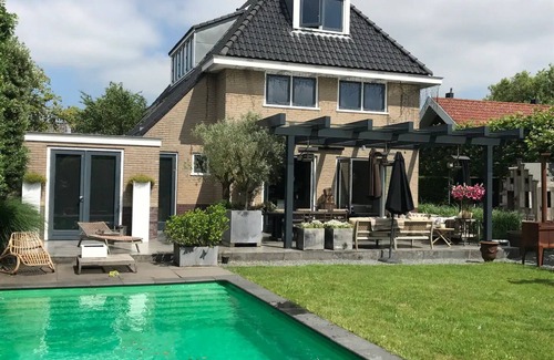 Municipality of Oostzaan House | ENTIRE HOUSE WITH PVT GARDEN & POOL - MINUTES FROM AMSTERDAM CENTRAL