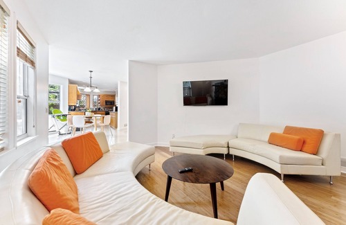 Fleetwood House | Entire House with Stylish Touches & Comfort. Family- Friendly