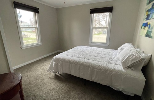 Aberdeen House | Entire House within walking distance to NSU! 150’ from campus. 3 bedrooms