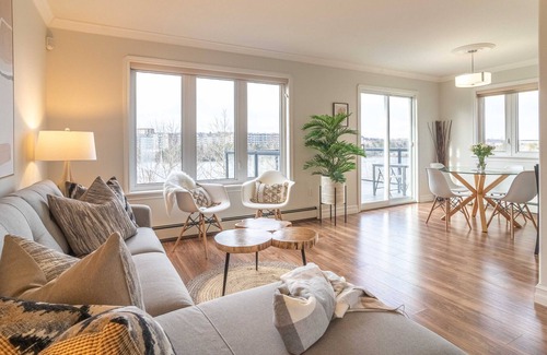 Dartmouth House | Entire Lakeside House New Renovated