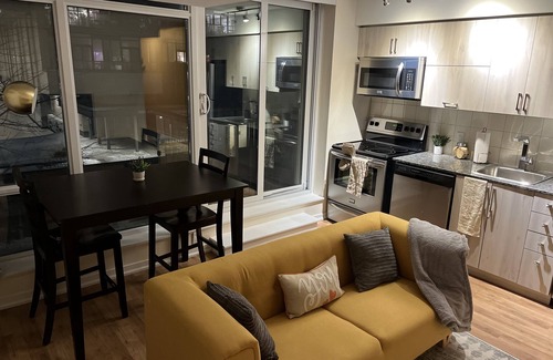 Beaconsfield Village Apartment | Entire Lovely 1 bedroom downtown Toronto w Parking