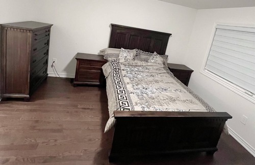 Halton Regional Municipality House | Entire luxurious Retreat 4 Bedroom 2.5 washroom inMilton forlarge families of 10