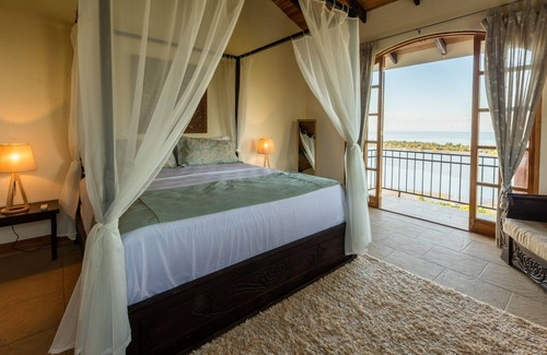Playa Tortuga Cabin | Entire luxury hotel and staff - Dramatic sea views
