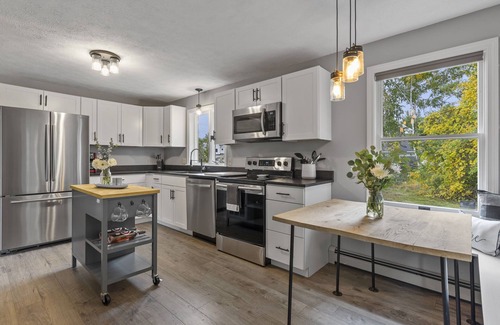 Windham House | Entire Modern Chic Home in Windham