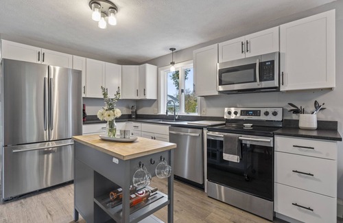 Windham House | Entire Modern Chic Home in Windham