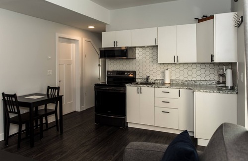 Kamloops House | Entire Modern Guest Suite- One Bedroom