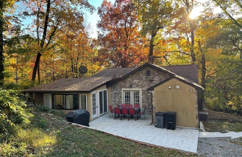 Smithsburg Cottage | Entire Mountain Cottage Near Scenic Hiking Trails, Your Getaway Retreat!