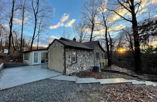 Smithsburg House | Entire Mountain Cottage Near Scenic Hiking Trails