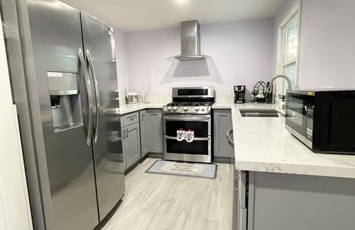 Westmont House | Entire Newly Renovated House in North Pomona