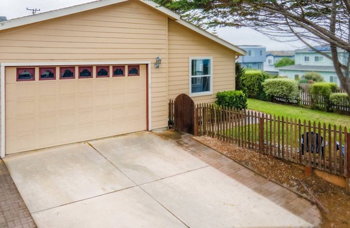 Montara House | Entire Ocean View Home – Walk to the Beach, Trails, Restaurants & More