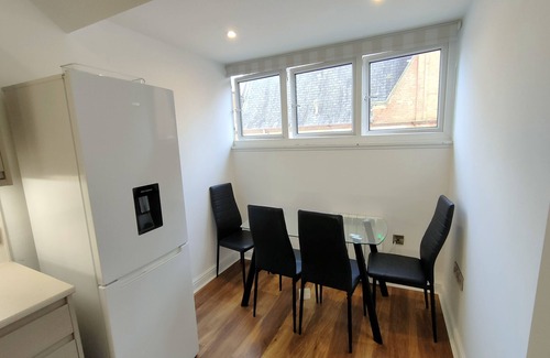 Leicester City Centre Apartment | Entire One Bedroom Flat in Leicester City Centre, with a Fully Equipped Kitchen