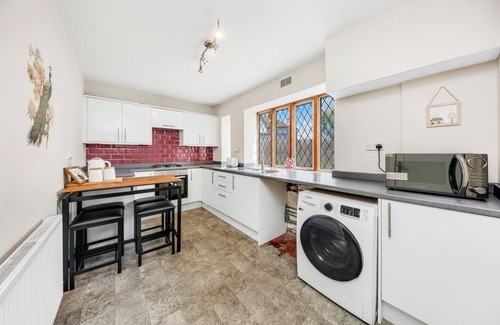 Hainault House | Entire place 3 bed home