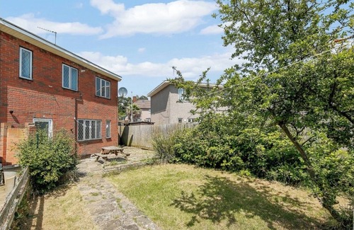 Hainault House | Entire place 3 bed home