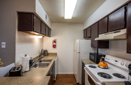 Ederville Apartment | Entire Place✶King Bed✶Washer Dryer✶WiFi✶4K TV✶2 Cars #509