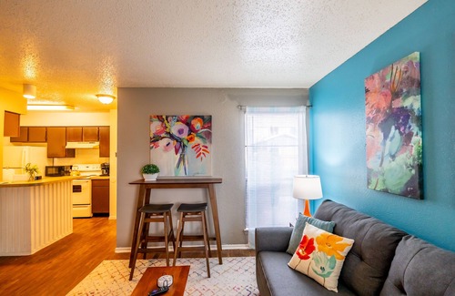 Ederville Apartment | Entire Place✶King Bed✶Washer Dryer✶WiFi✶4K TV✶2 Cars #509