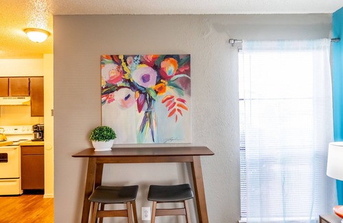 Ederville Apartment | Entire Place✶King Bed✶Washer Dryer✶WiFi✶4K TV✶2 Cars #509