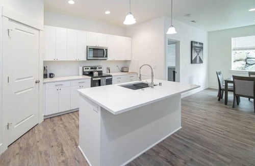 West Richland House | Entire place near wineries, BMX, sports & shopping