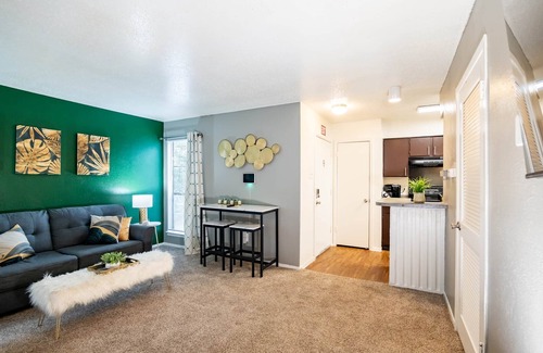 Ederville Apartment | Entire Place ✶Washer Dryer ✶Wi-Fi ✶4K TVs ✶Parking #1614